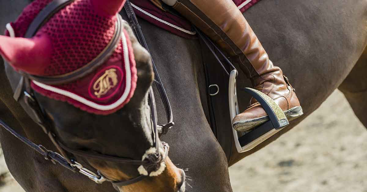 Safety stirrups made with LATI's structural compound LATIGLOSS 66 H2 G/50, a material with high mechanical strength and quality aesthetic finish