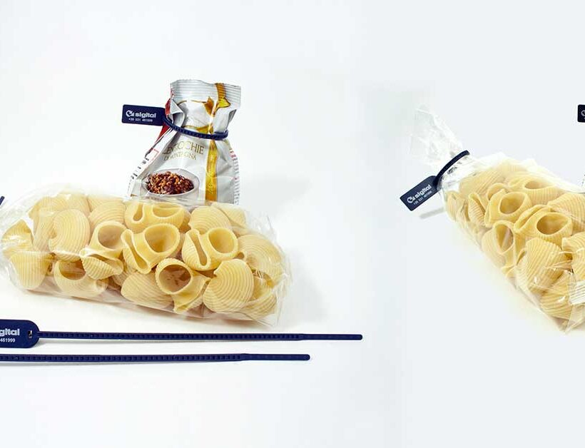 Fascette detettabili realizzate con il compound LATAMID 66 MDT/05-01 Blu 7563F1 di LATI, specifico per applicazioni nel settore alimentare