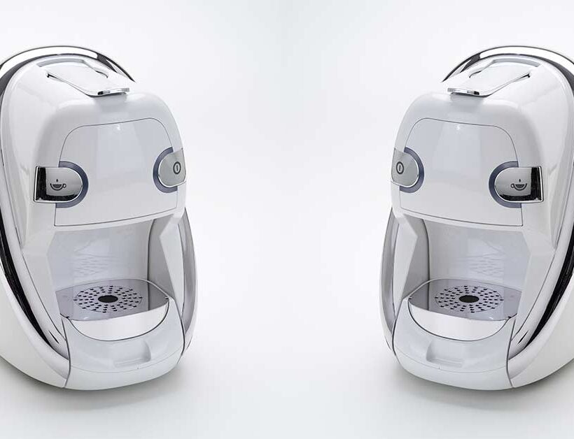 Macchina per caffè Tecnoplastica Group realizzata con compound LATIGLOSS 57 G/50 di LATI per unire estetica, robustezza e resistenza al calore