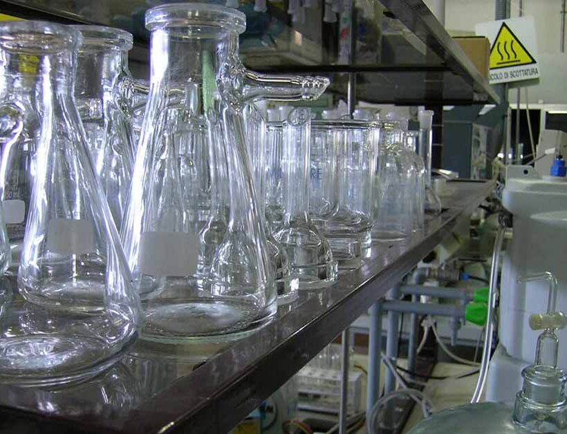 Compound medicali LATI progettati per applicazioni sanitarie che richiedono sicurezza, resistenza alla sterilizzazione e prestazioni costanti