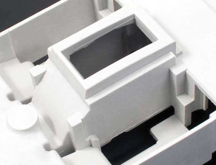 Confronto tra materiali termoplastici e termoindurenti sviluppati da LATI per applicazioni industriali ad alte prestazioni